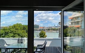 Danube View Artapartment With Balcony